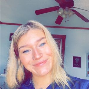 Meet your Posher, Abigail